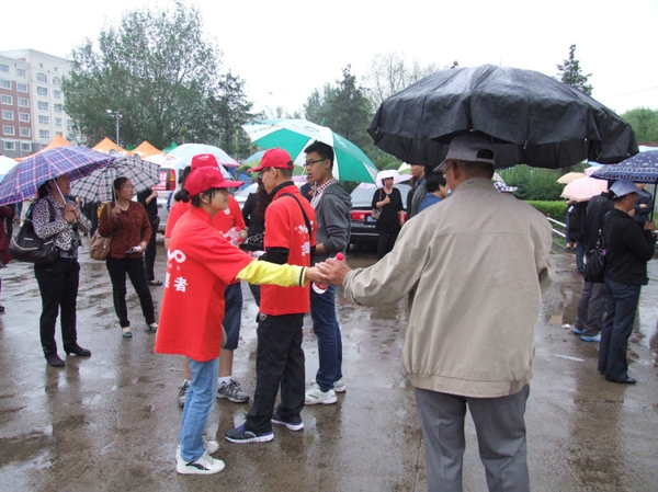 38、连续第三年做高考志愿者 - 爱心传递志愿者服务队 - 绥化市爱心传递志愿者服务队