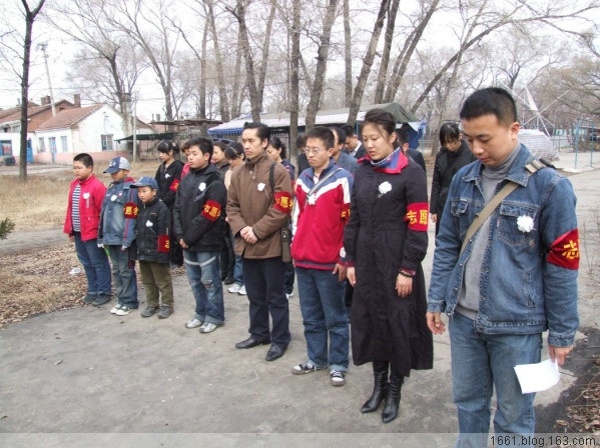 29、连续两年开展清明扫墓活动 - 爱心传递志愿者服务队 - 绥化市爱心传递志愿者服务队