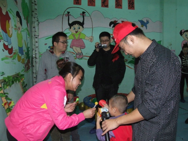 10、12月3日是国际残疾人日，与自闭症孩子在一起。 - 爱心传递志愿者服务队 - 绥化市爱心传递志愿者服务队