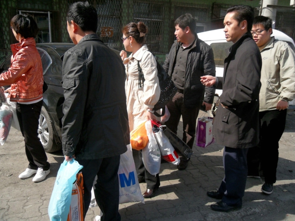 7、2011年志愿者服务队再一次去肇东看姜阿姨与孩子们 - 爱心传递志愿者服务队 - 绥化市爱心传递志愿者服务队