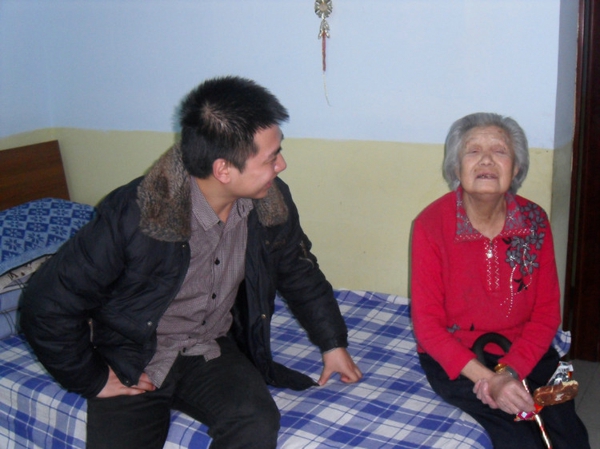 5、志愿者去北林区城市养老服务中心慰问老人 - 爱心传递志愿者服务队 - 绥化市爱心传递志愿者服务队