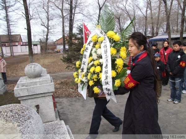 29、连续两年开展清明扫墓活动 - 爱心传递志愿者服务队 - 绥化市爱心传递志愿者服务队