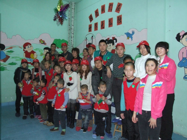 10、12月3日是国际残疾人日，与自闭症孩子在一起。 - 爱心传递志愿者服务队 - 绥化市爱心传递志愿者服务队