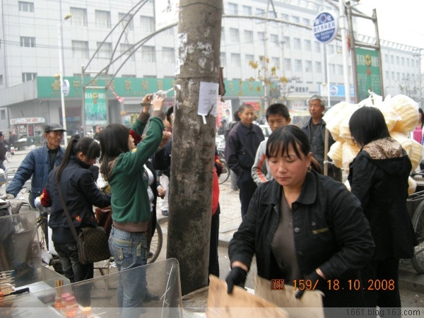 21、2007年12月16日街头清理小广告活动 - 爱心传递志愿者服务队 - 绥化市爱心传递志愿者服务队